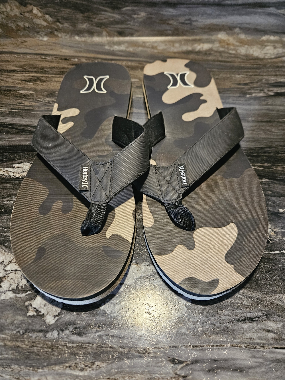 Hurley Men's Camo Flip Flops in Black and Brown Size 13
